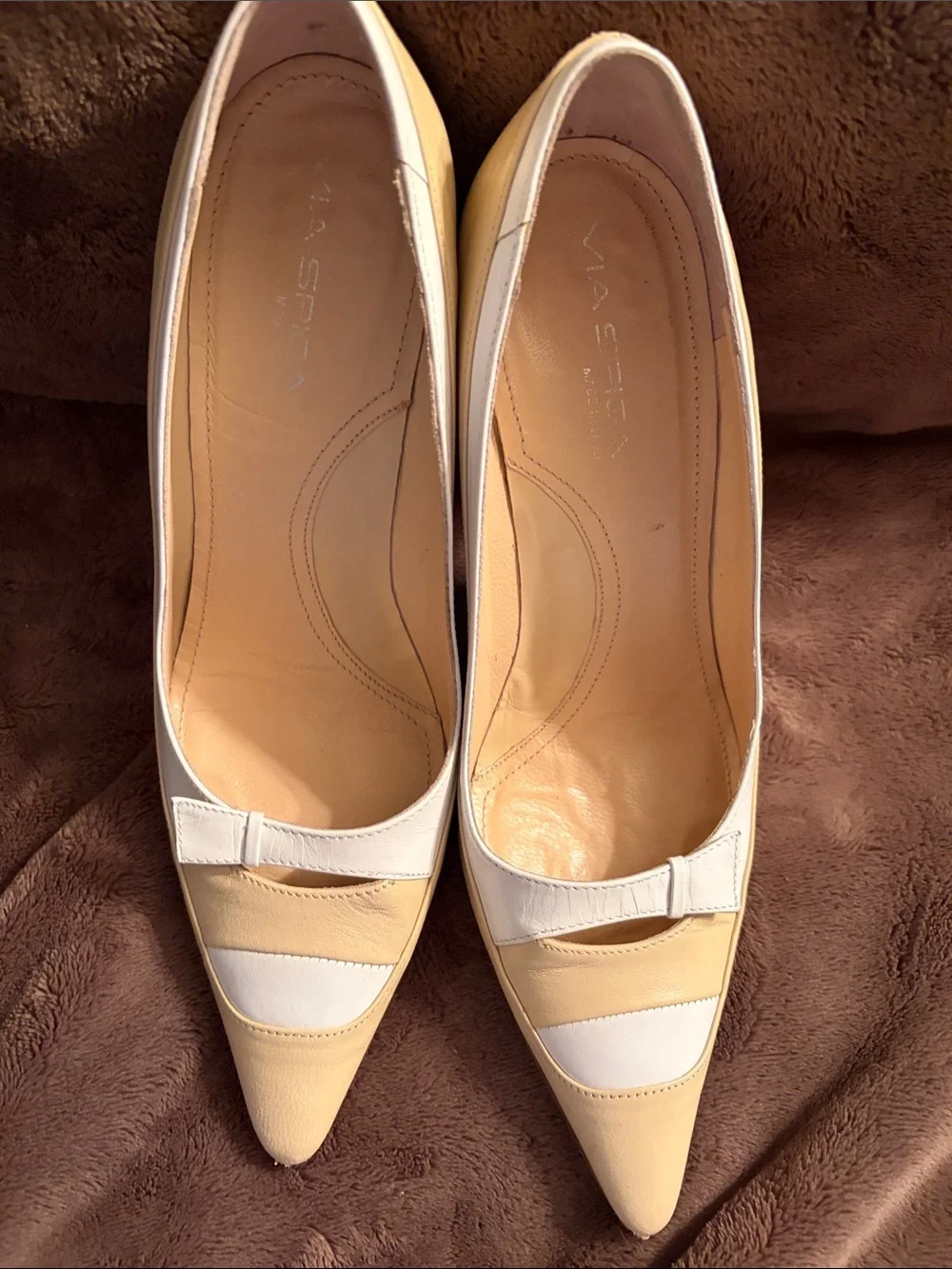 Via Spiga Cream and White Pointed Toe Bow Pumps